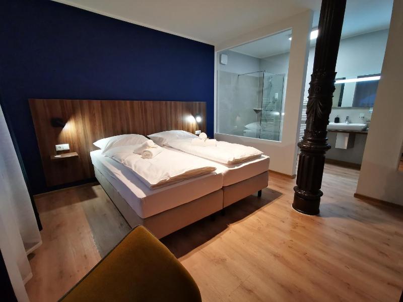 Deluxe Double Room image 1