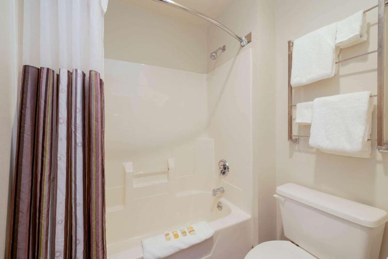 2 Full Beds, One-Bedroom Suite, Non-Smoking image 2
