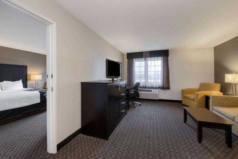 One-Bedroom King Suite - Non-Smoking image 3