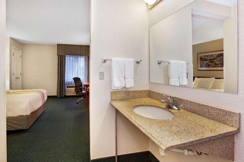Double Room - Disability Access image 2
