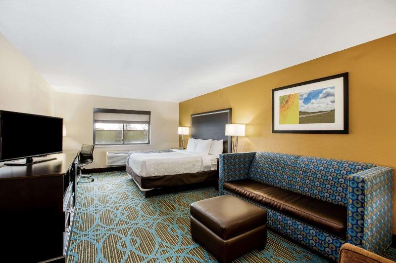Deluxe King Room - Non-Smoking image 1