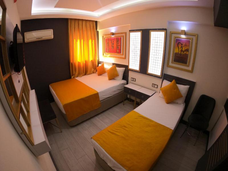 Standard Triple Room image 4