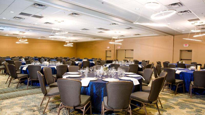 Holiday Inn and Suites Phoenix Airport North By IHG - image 16