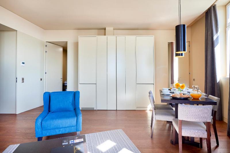 Superior One-Bedroom Apartment image 4