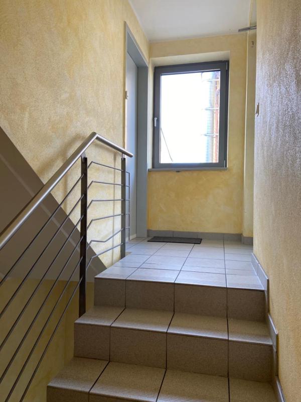 Studio with Balcony image 2