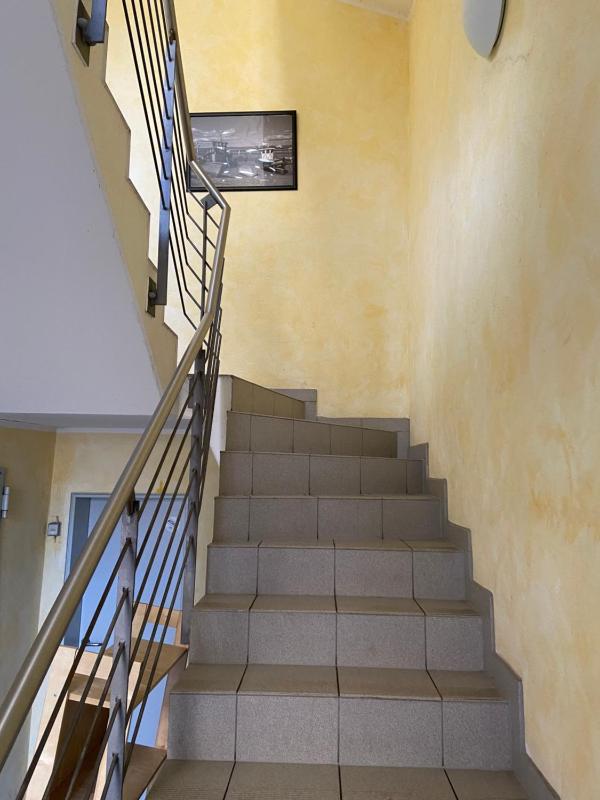 Studio with Balcony image 3