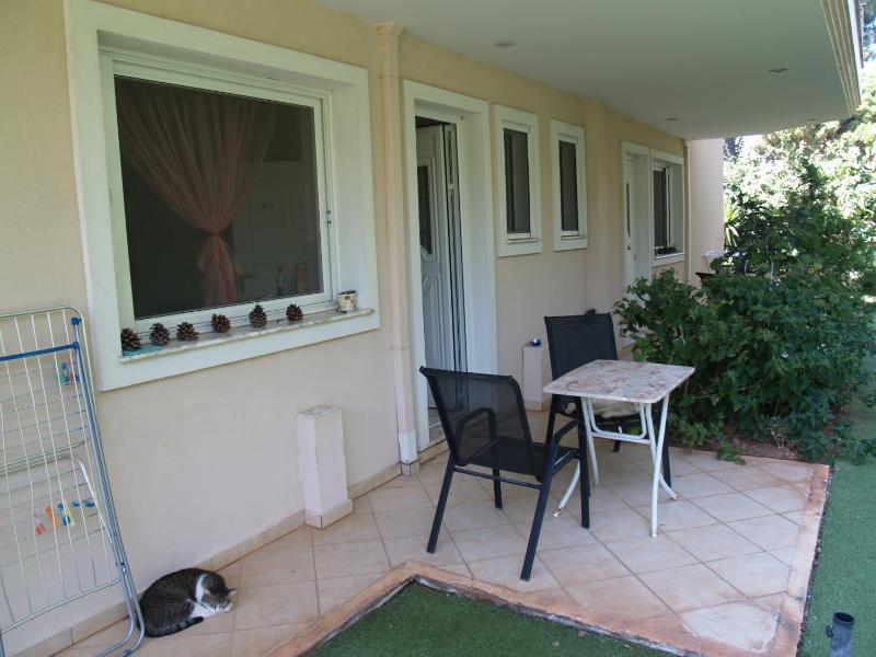 Studio with Patio image 3