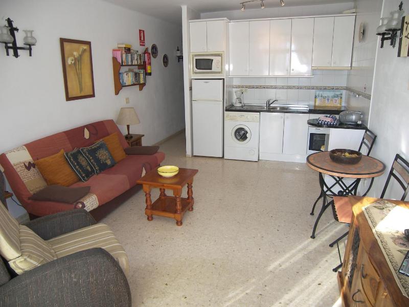 Studio (2 Adults + 1 Child) image 3