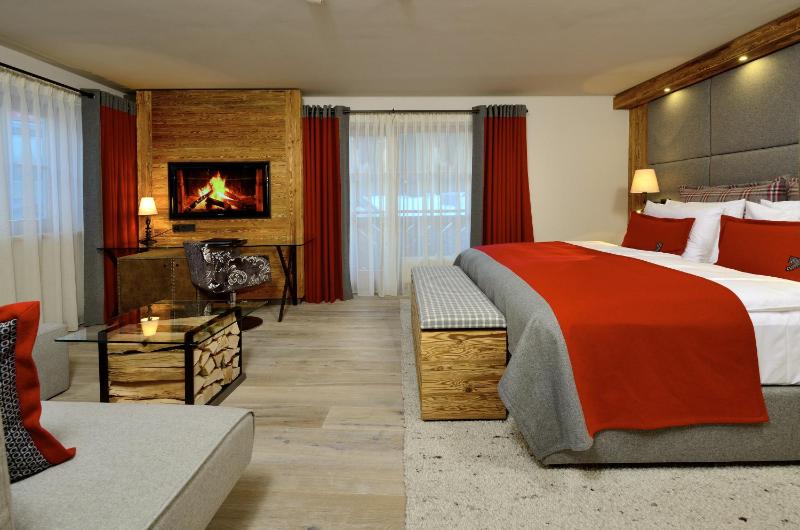 Alpine Junior Suite with Balcony and Mountain View image 1
