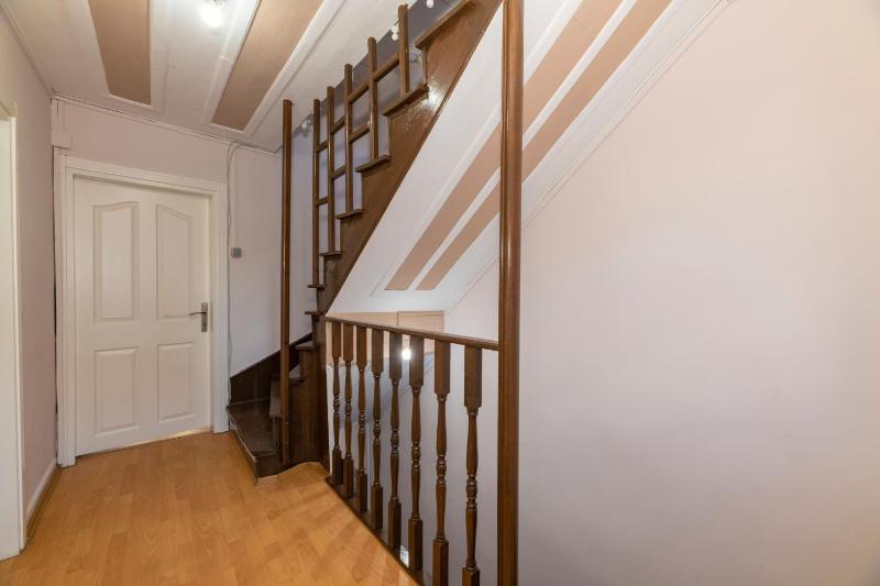 Double Room with Shared Bathroom image 2