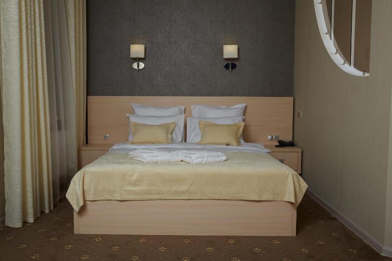 Deluxe Double Room image 3