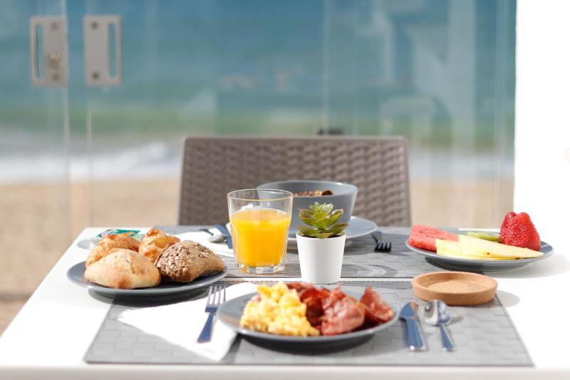 Golden Beach Guest House & Rooftop Bar - image 4
