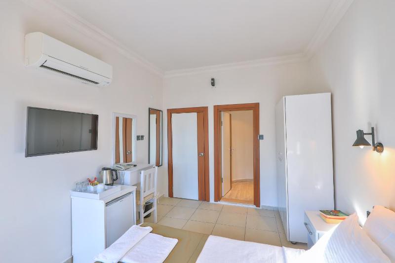 Double Room with Sea View image 3