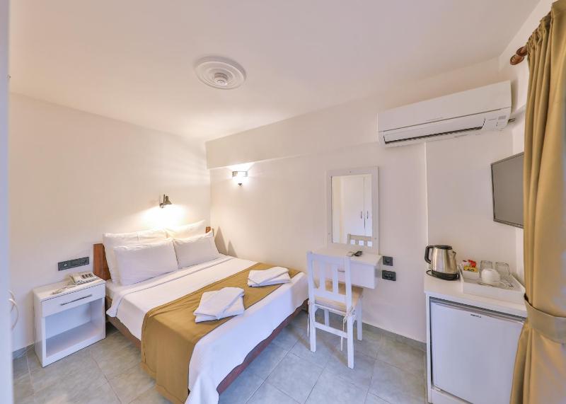 Double Room image 3