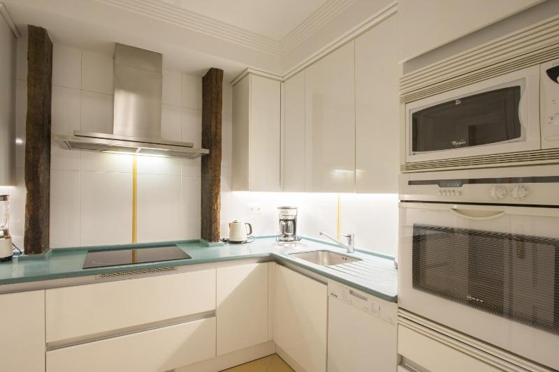 Bare by Oldtown SS Apartments - image 9
