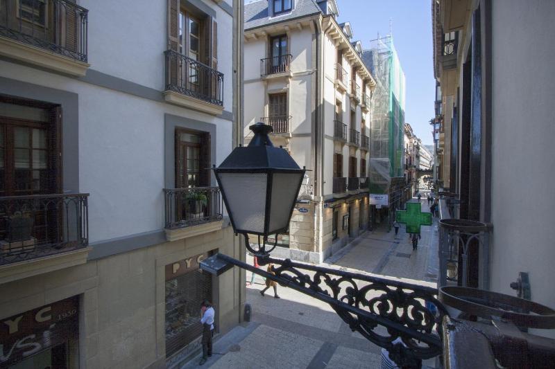 Bare by Oldtown SS Apartments - image 5