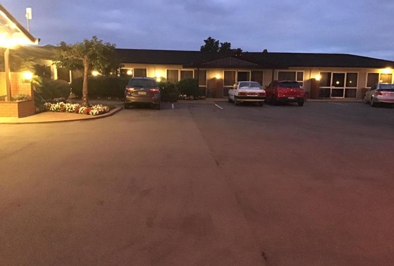 Avon City Motel - image 30