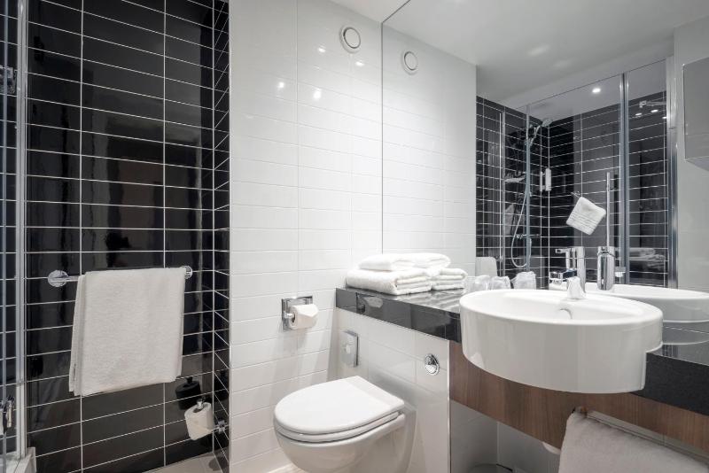 Standard Double Room with Free Hot Breakfast image 4