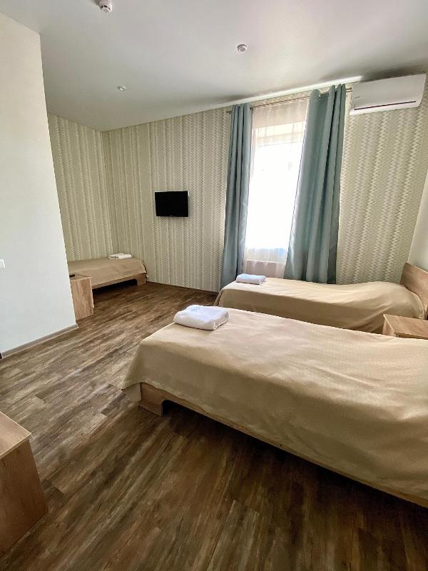 Standard Triple Room image 3