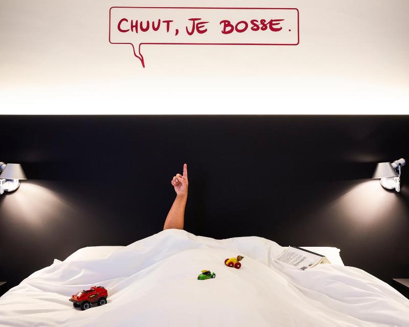 Standard King Room image 2