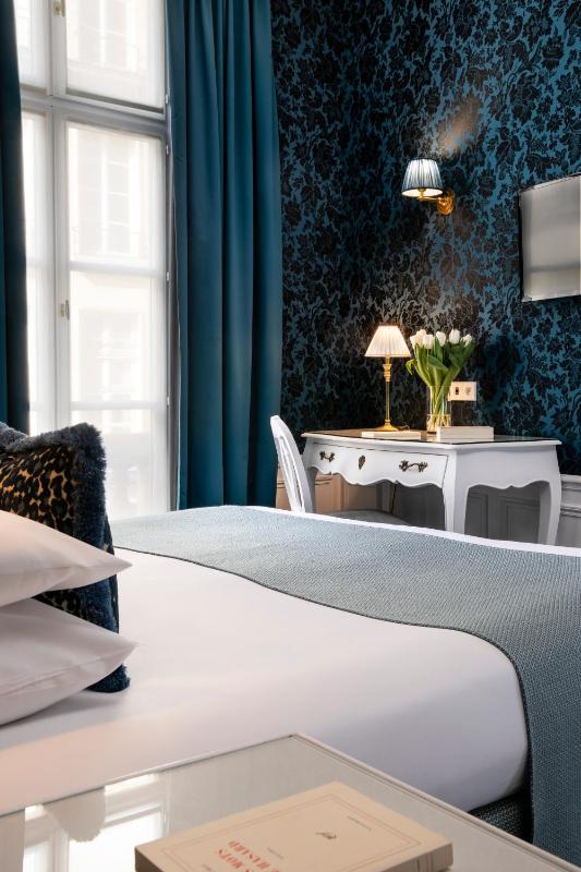 Deluxe Double Room image 2