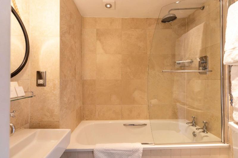 Twin Room image 3