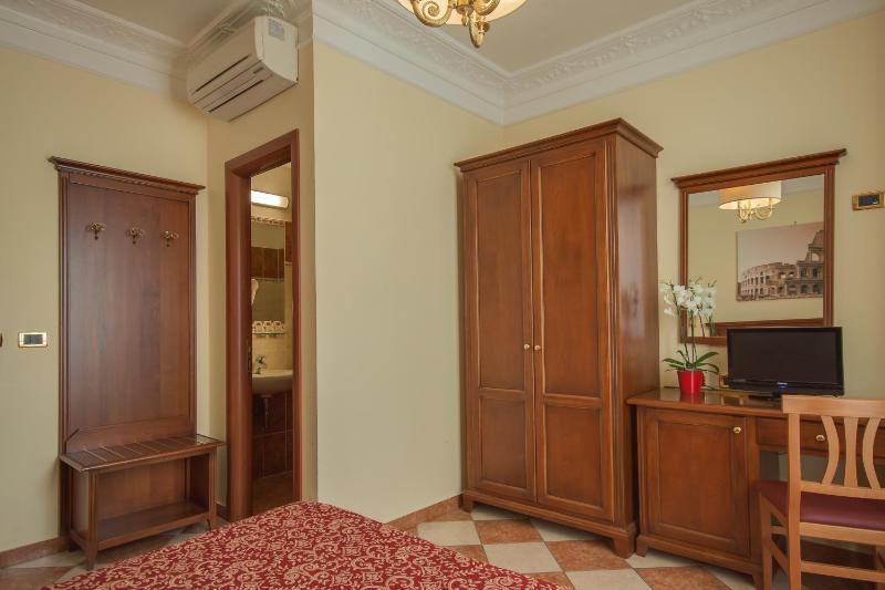 Double or Twin Room image 3