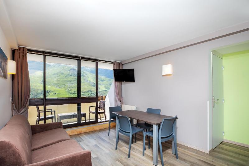 Studio (3 Adults) image 3