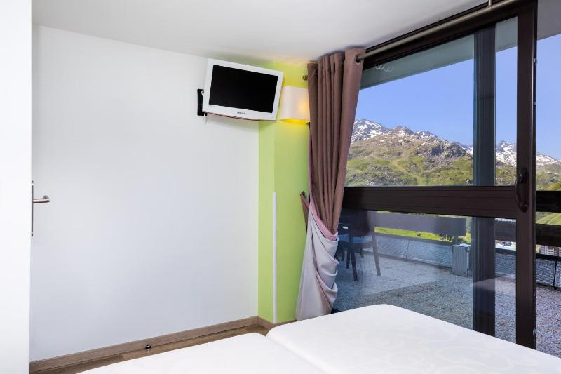 Two-Bedroom Apartment (6 Adults) image 3