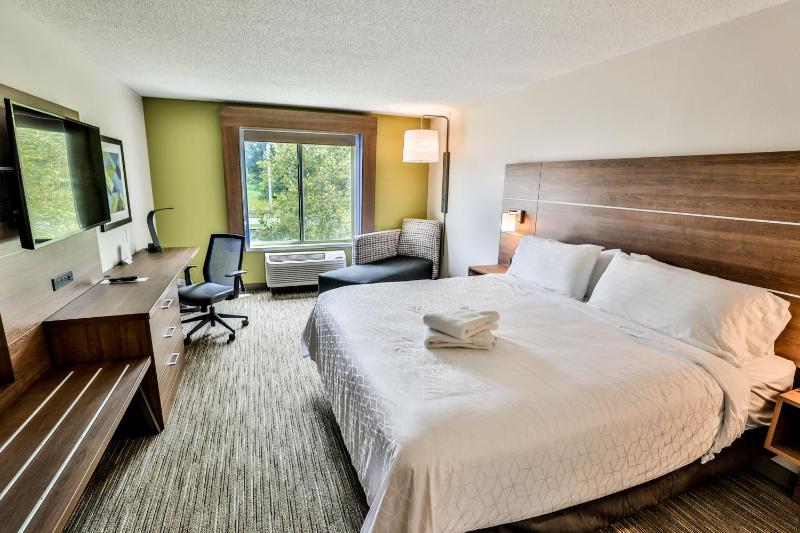 Standard King Room image 1