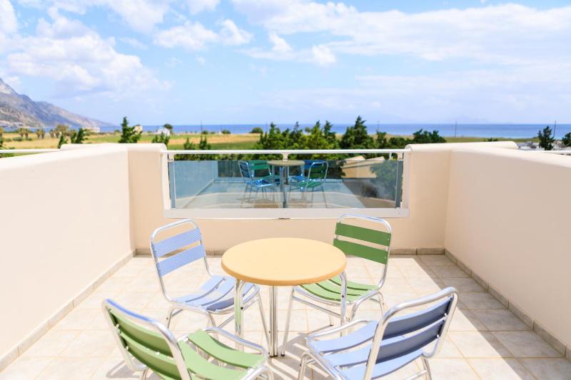 Quadruple Room with Sea View image 4