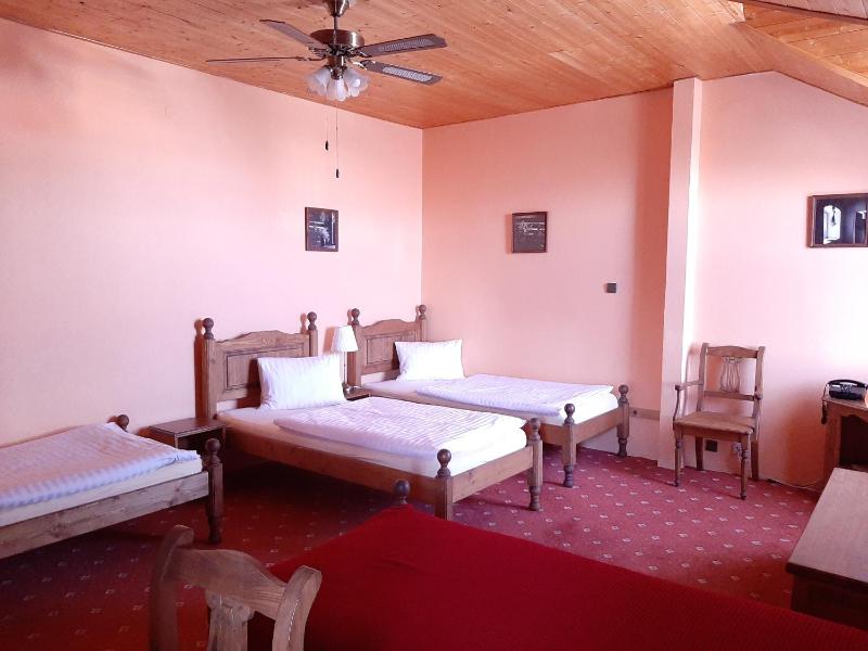 Quadruple Room with Private Bathroom image 4