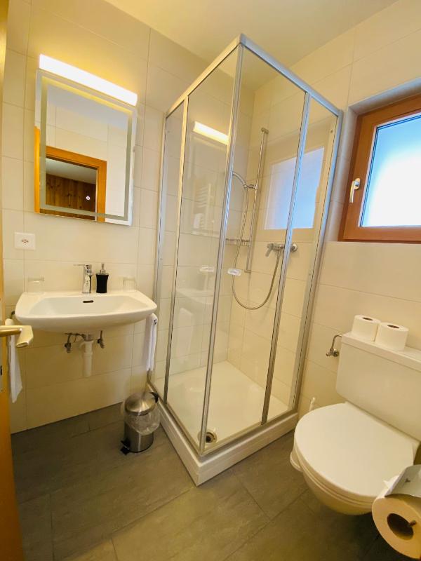 Twin Room image 3