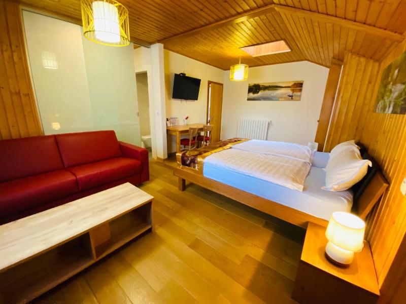 Superior Family Room image 3