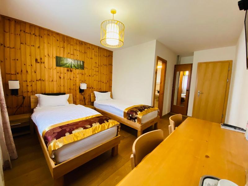 Twin Room image 2
