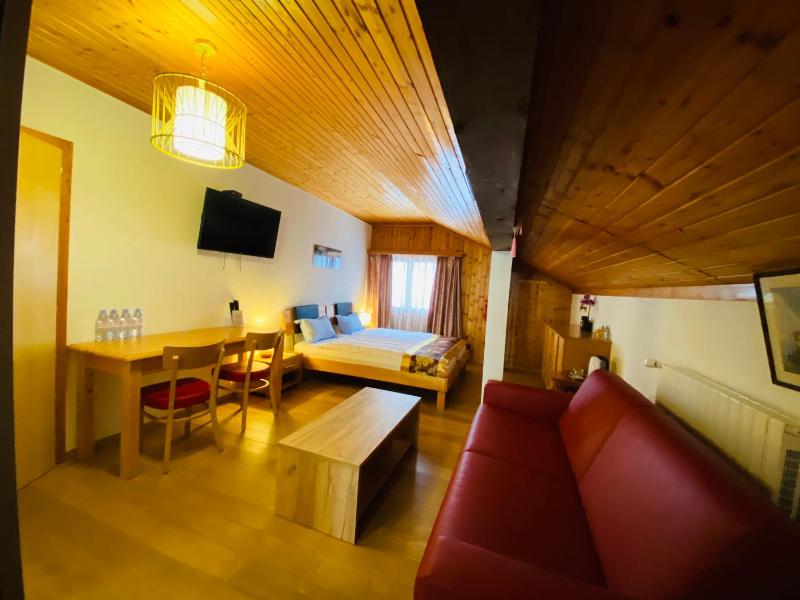 Family Room with Mountain View image 2