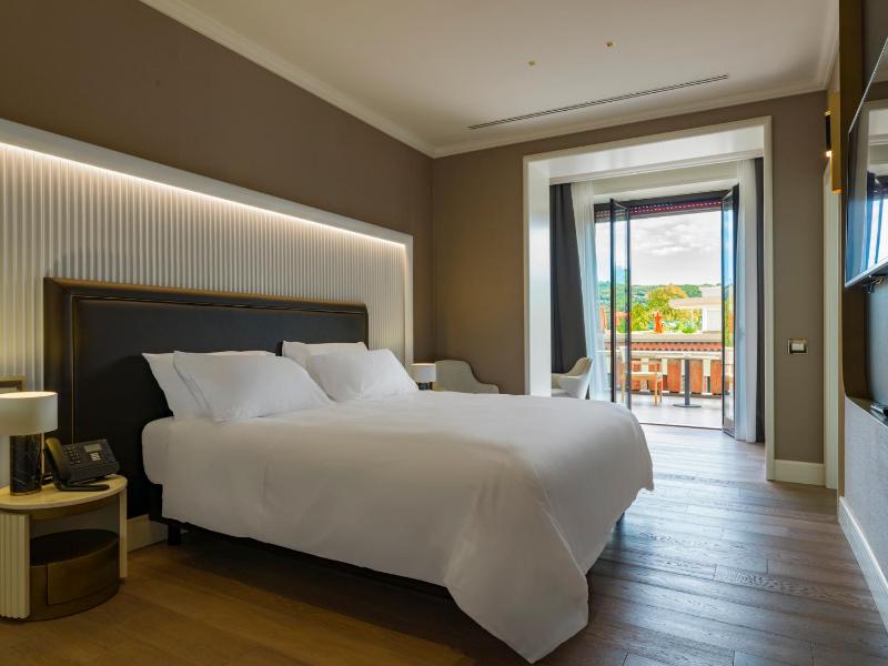 Deluxe Double Room with Terrace image 1