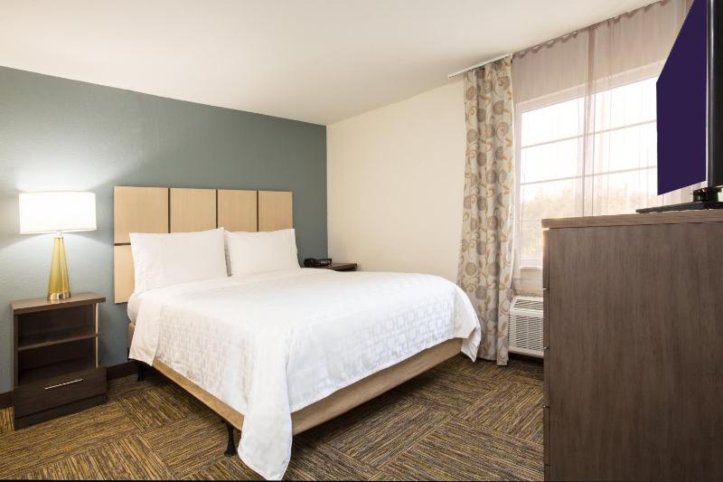 One-Bedroom Queen Suite image 2