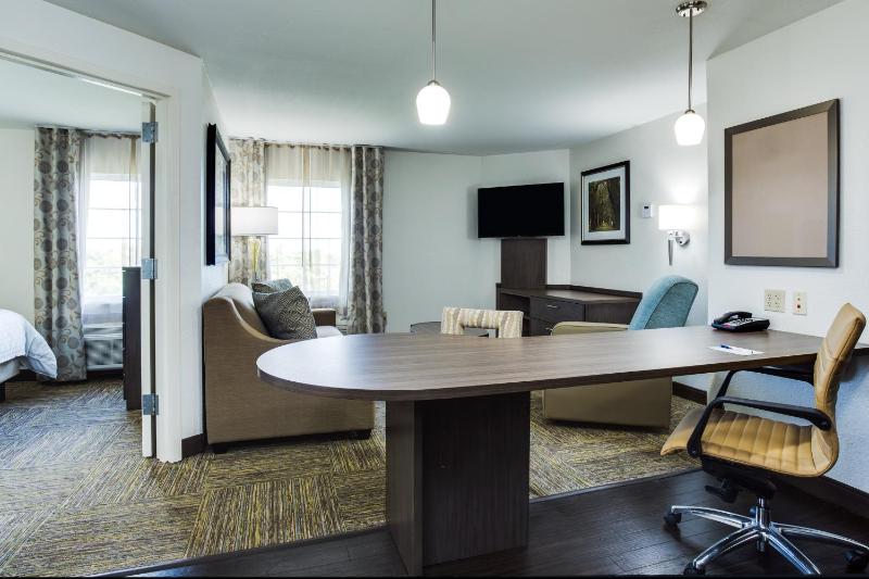 One-Bedroom Queen Suite image 3