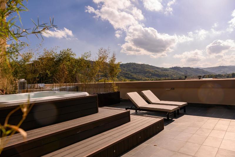Suite with Terrace and Jacuzzi image 3