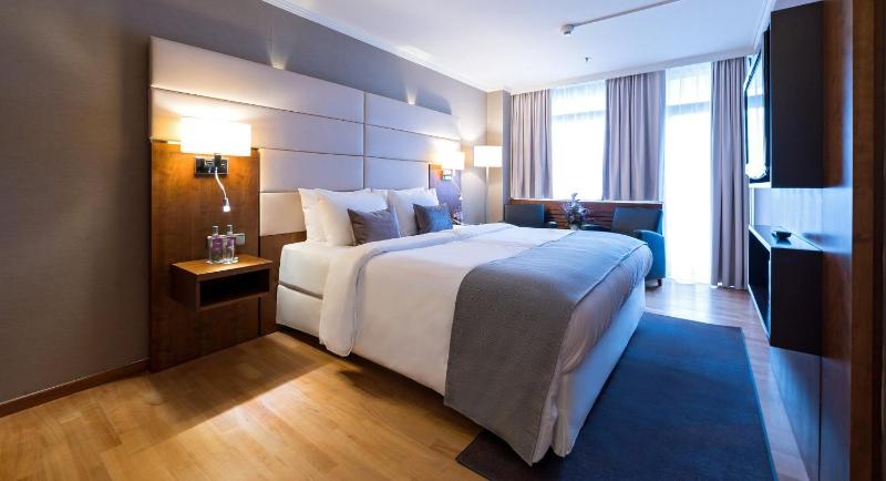 One-Bedroom Suite with Balcony image 3