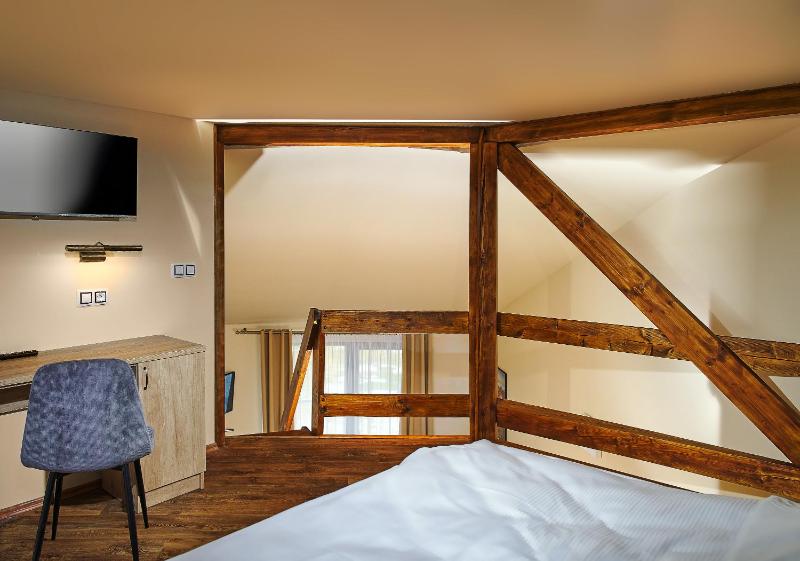 Quadruple Room with Balcony image 2