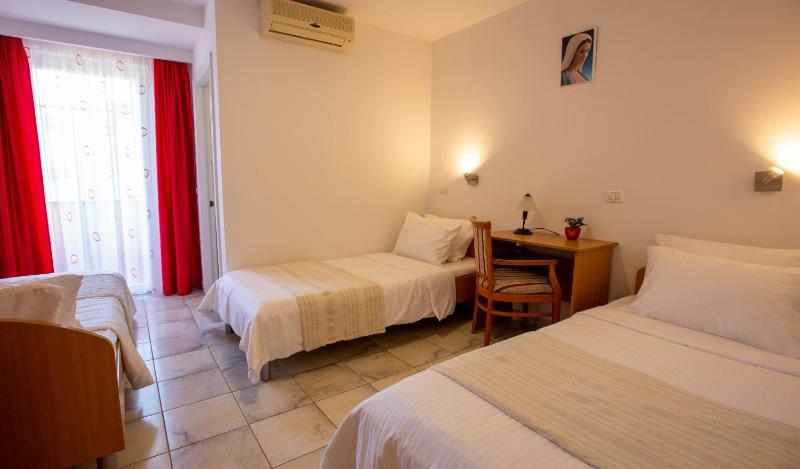Triple Room with Shower image 3