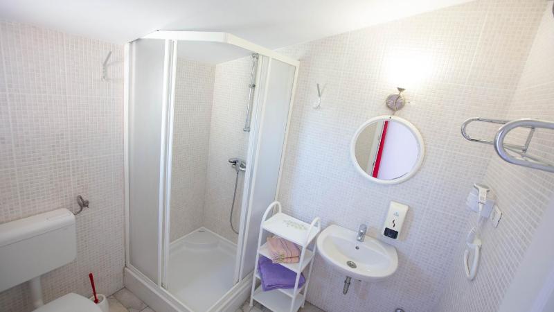 Triple Room with Shower image 2