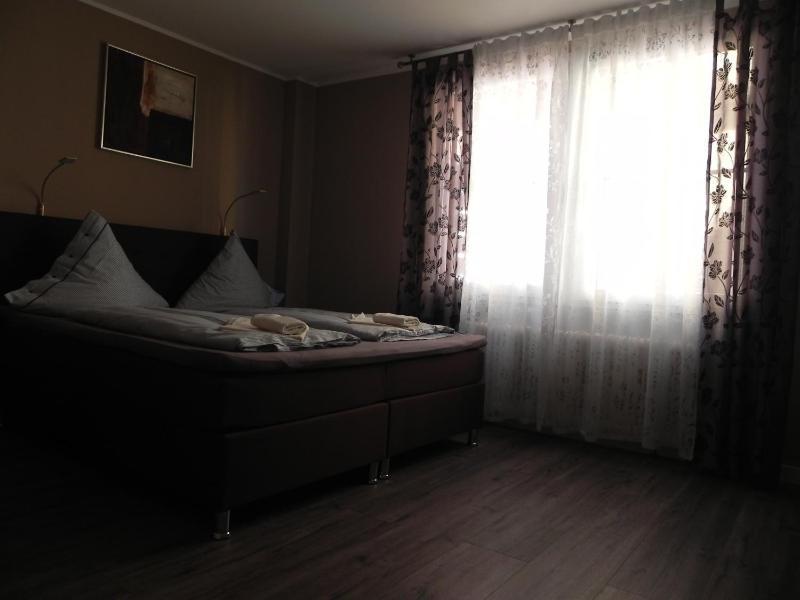 Double Room image 2
