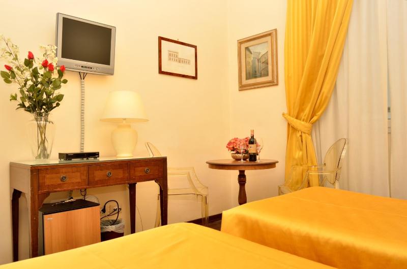 Double or Twin Room image 4