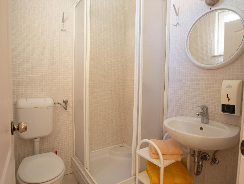 Deluxe Double Room (2 Adults + 1 Child) image 3