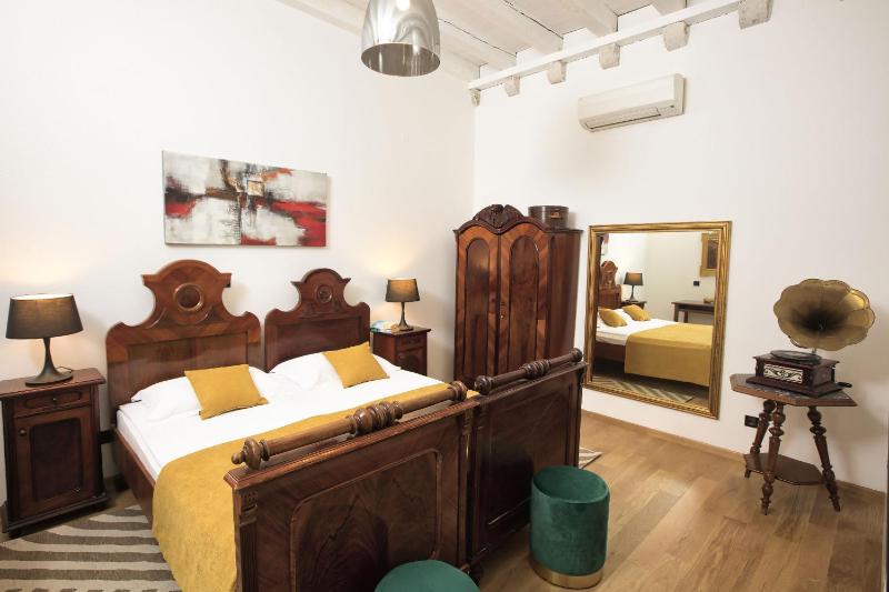 Deluxe Apartment image 3