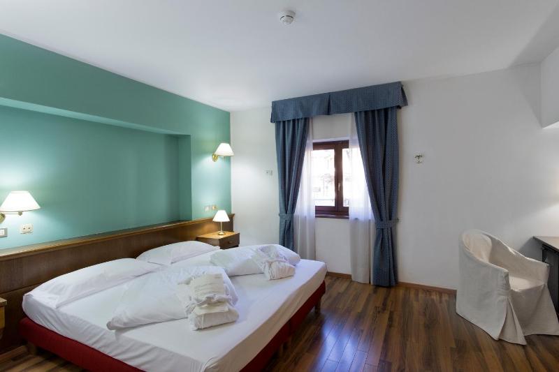 Economy Double or Twin Room image 3