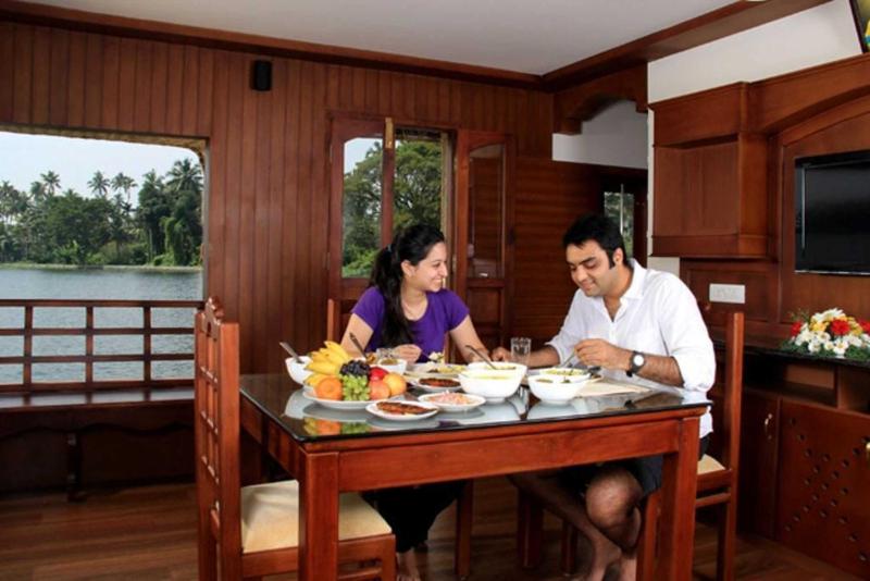 Cosy Houseboats - image 15
